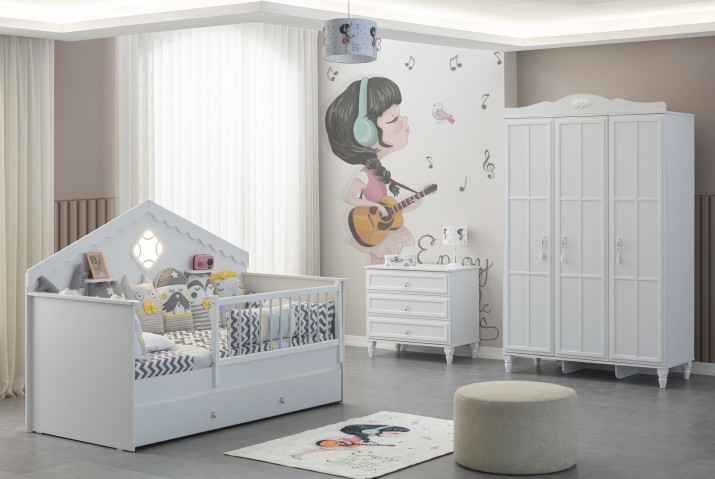 Royal Montessori Pembe Bebek Odası